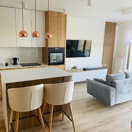 Luxury White Apartment In Park Lotnikow คราคูฟ ภายนอก รูปภาพ