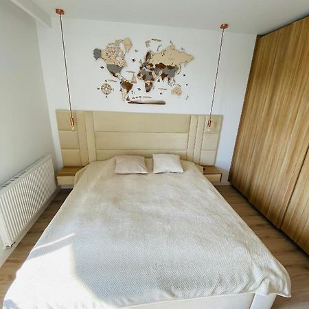 Luxury White Apartment In Park Lotnikow คราคูฟ ภายนอก รูปภาพ