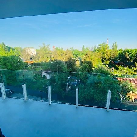 Luxury White Apartment In Park Lotnikow คราคูฟ ภายนอก รูปภาพ