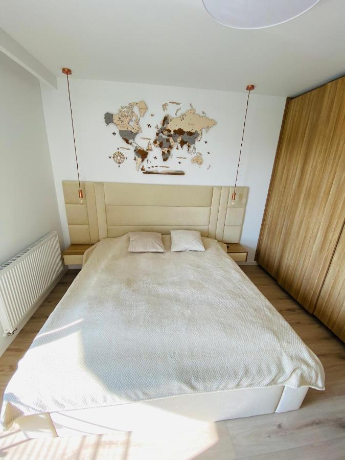 Luxury White Apartment In Park Lotnikow คราคูฟ ภายนอก รูปภาพ