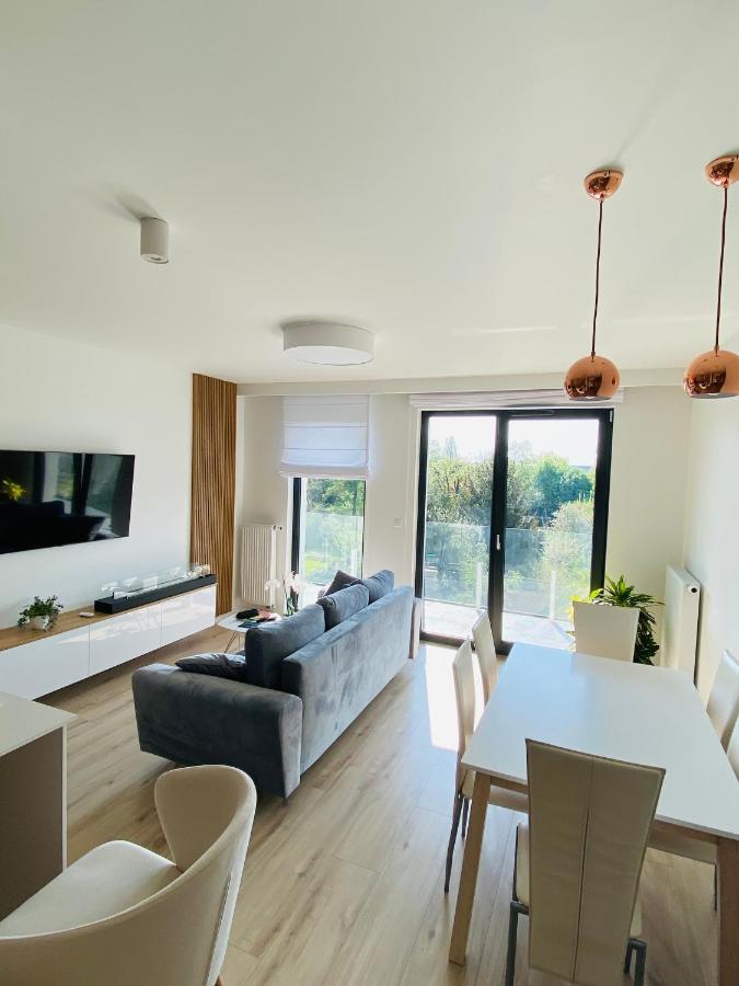 Luxury White Apartment In Park Lotnikow คราคูฟ ภายนอก รูปภาพ