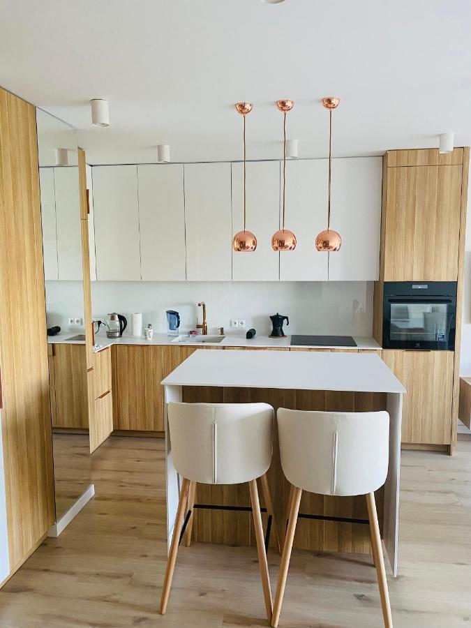 Luxury White Apartment In Park Lotnikow คราคูฟ ภายนอก รูปภาพ